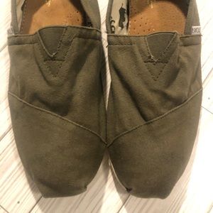 2/$25 🌵 Men’s 11.5 Olive Toms